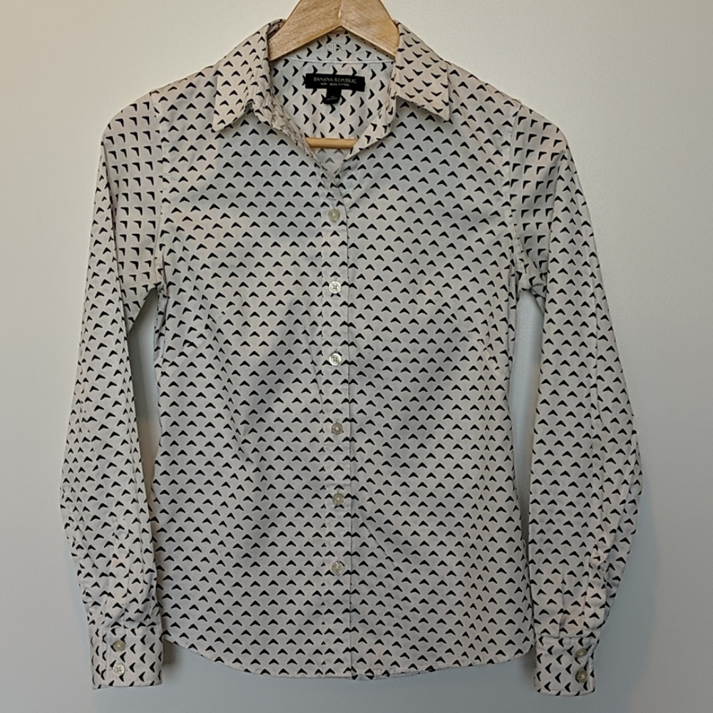 Banana Republic black/white non-iron button down
